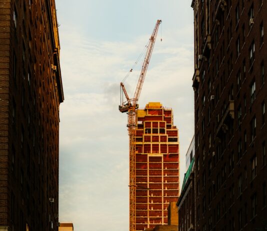 준공 임박한 신축아파트 ‘하자’ 특별점검 나선다 brown concrete building during daytime