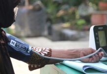 고혈압 관리에 도움 되는 식품과 운동 woman in brown and white leopard print bikini bottom holding blue and white plastic bottle