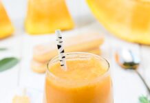 겨울철 건강을 위한 해독 주스 레시피 yellow fruit juice on glass cup