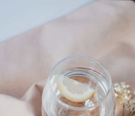 “100세 시대, 건강수명 지키는 디자인” 개인화 웰니스가 트렌드가 되다 clear glass jar with white liquid inside